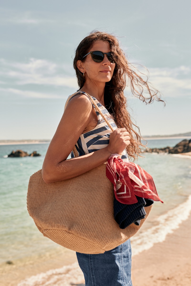 An image of Seasalt  Alkanet Jute Clam-Shaped Bag 